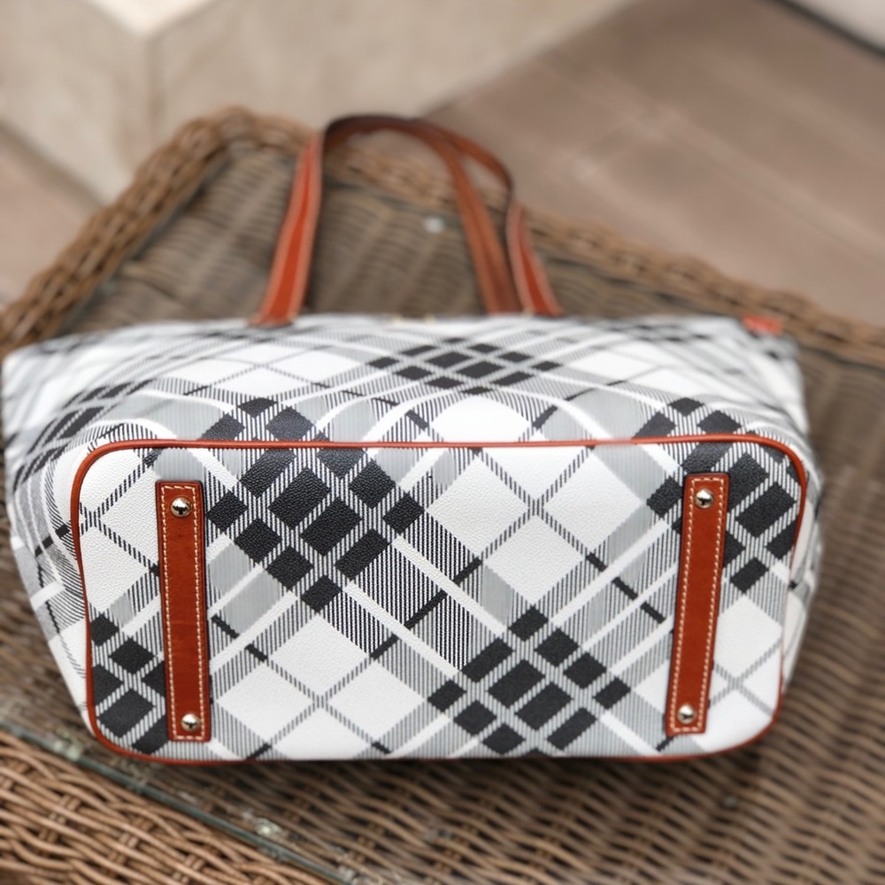 NWT Dooney&Bourke was plaid large zip shopper tote - Picture 4 of 6